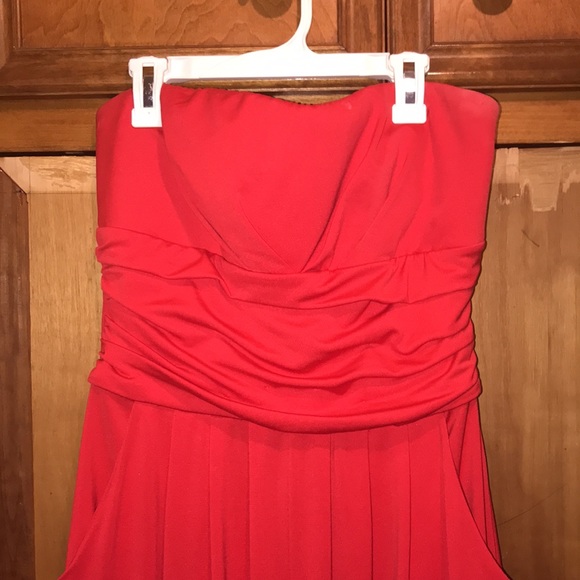 Fun yet elegant Scarlett red strapless jumpsuit with pockets - Picture 3 of 4